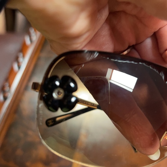 ❤️❤️SOLD❤️❤️Chanel Vintage Camelia Sunglasses - Picture 3 of 7